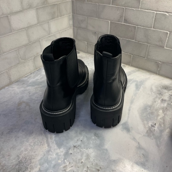 Madden Girl Karley Chelsea Boots -size 8.5 - Picture 5 of 5